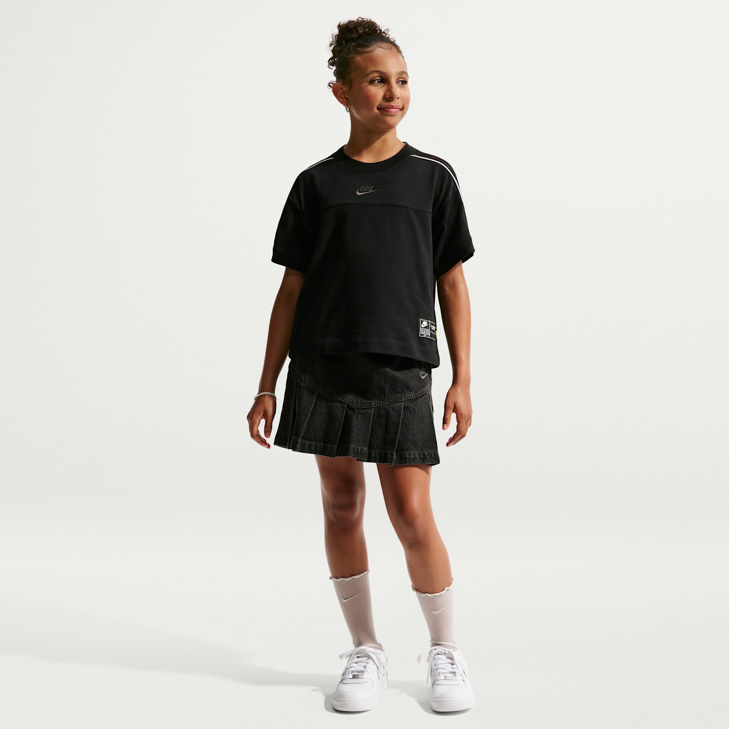 Детские топы Nike Sportswear Collection Big Kids' Short-Sleeve Top — фото 7