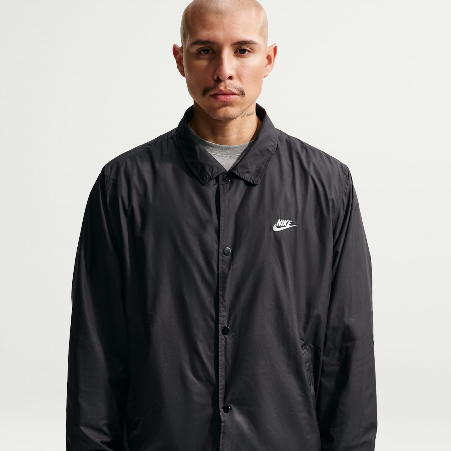 Мужские куртки Nike Club Men's Coaches Jacket — фото 1