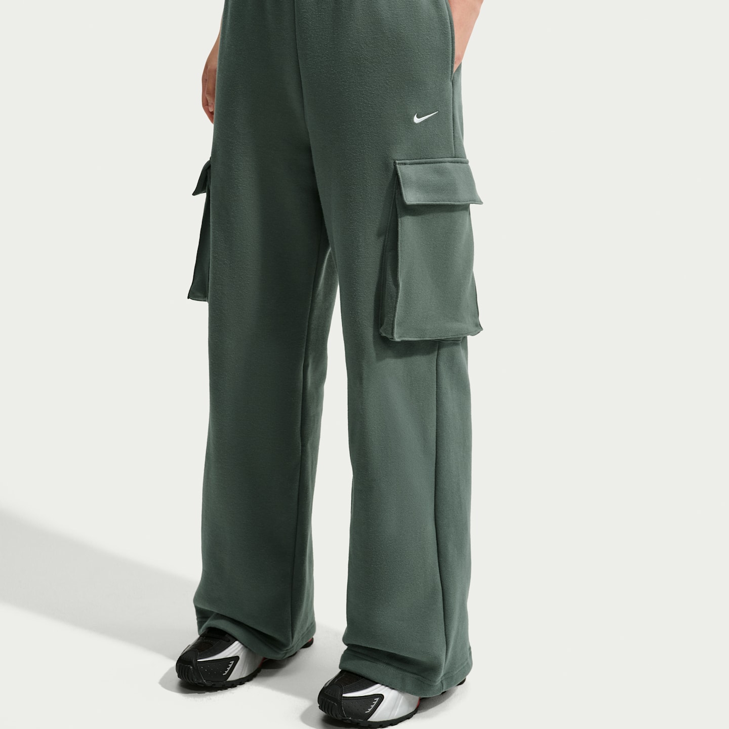 Женские брюки Nike Studio Fleece Medium Weight Women's Oversized High-Rise Cargo Pants — фото 2