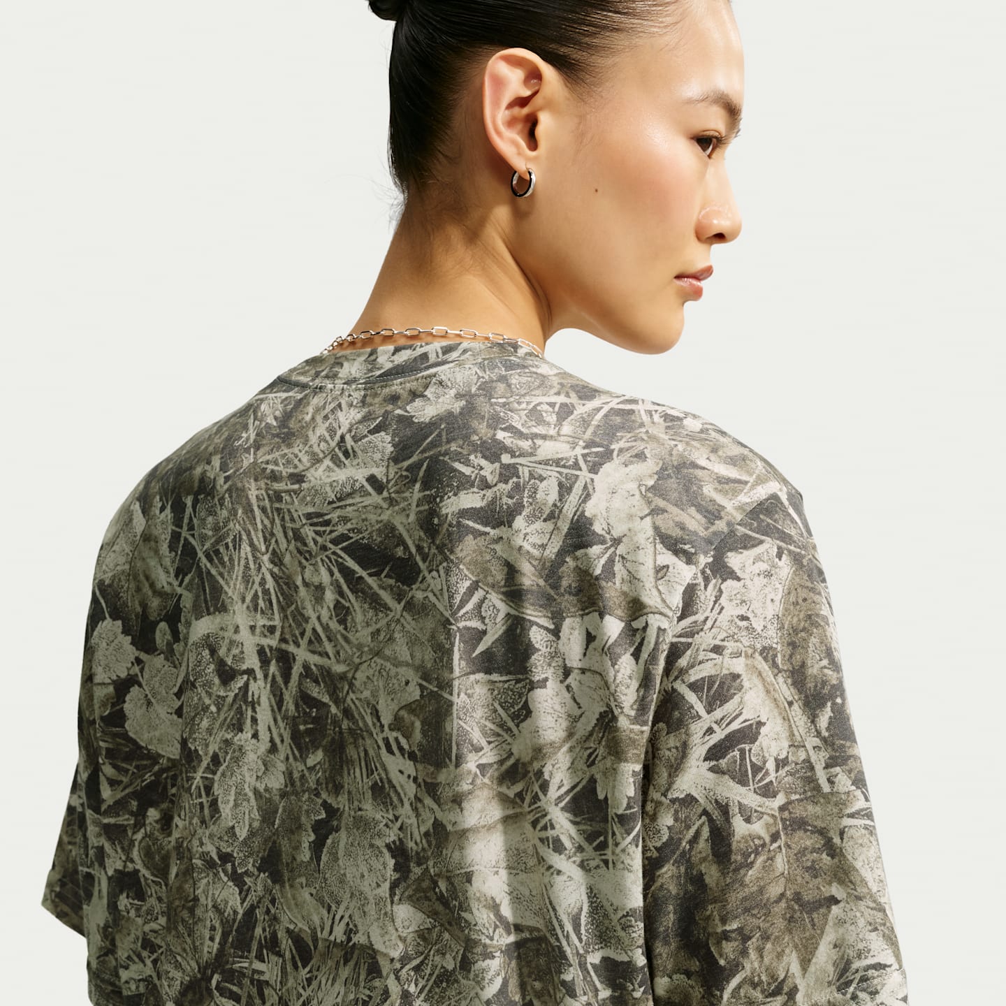 Женские футболки Nike ACG "Chamo Camo" Women's Dri-FIT Trail Running T-Shirt — фото 2