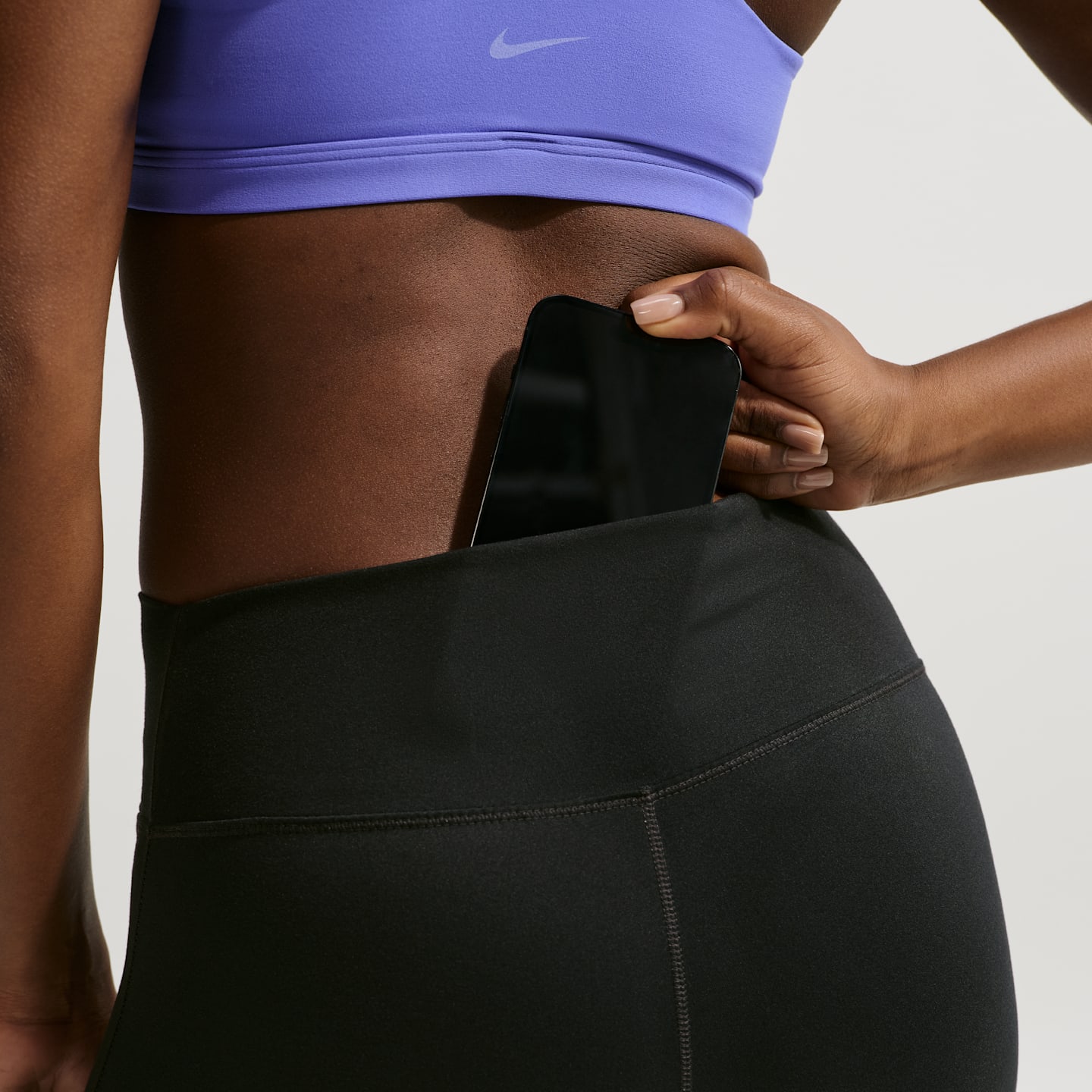 Женские леггинсы Nike One Women's High-Waisted Flared Leggings — фото 6