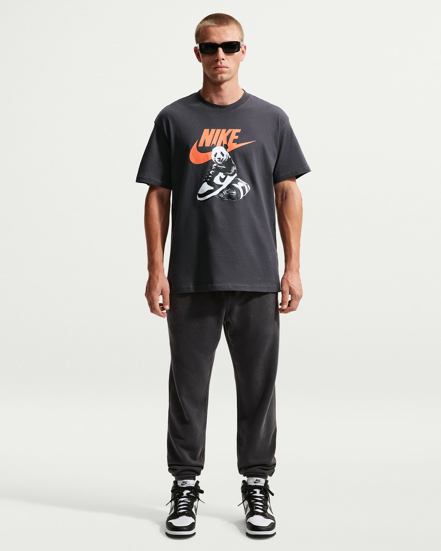 Мужские брюки Nike Sportswear Club Men's Washed Cuffed Fleece Pants — фото 11