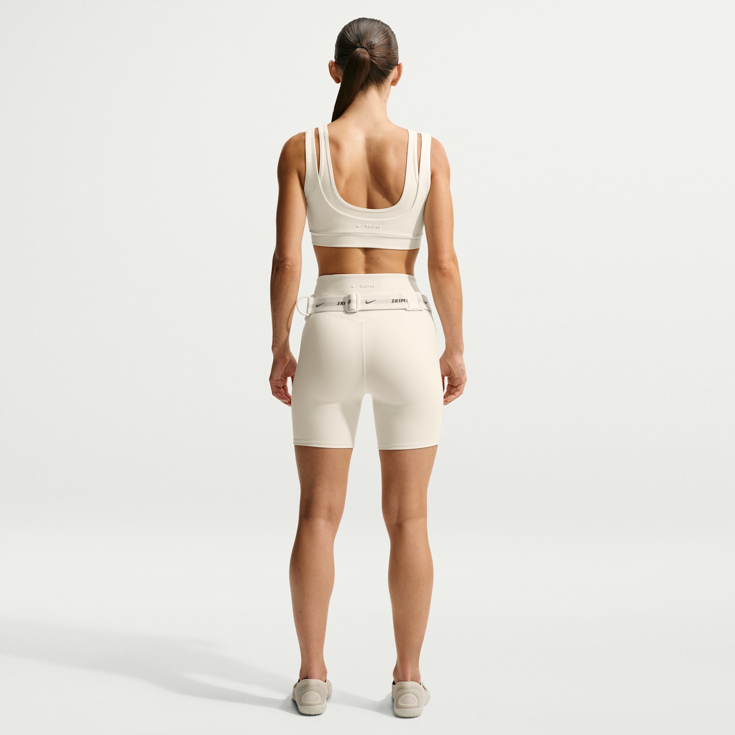 Женские шорты Nike NikeSKIMS Matte Women's High-Waisted 7" Biker Shorts — фото 5