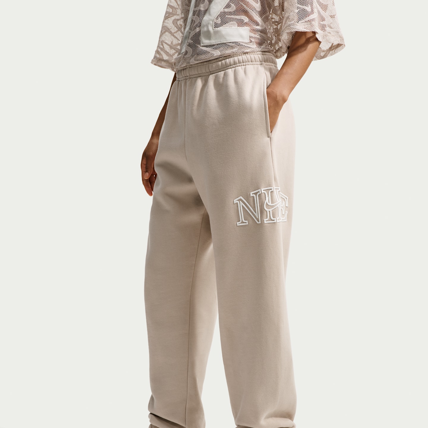 Женские брюки Nike Studio Fleece Medium Weight "Graphic Pack" Women's Oversized Cuffed Logo Pants — фото 2
