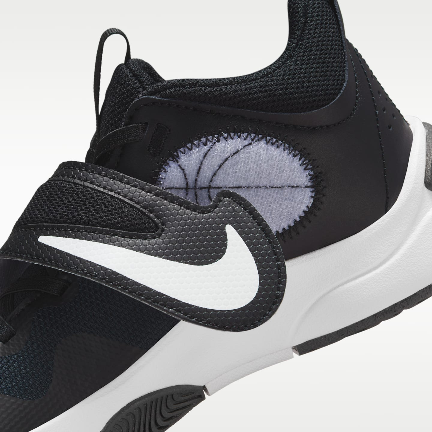 Детские кроссовки Nike Team Hustle D 11 Big Kids' Basketball Shoes — фото 9