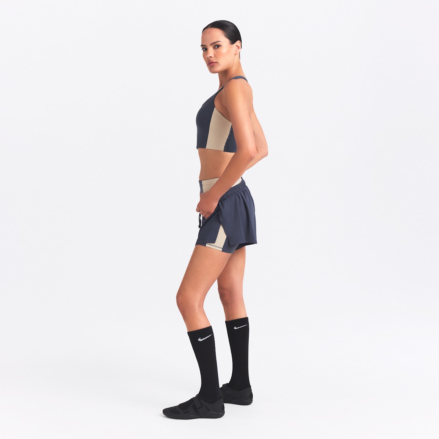 Женские шорты Nike NikeSKIMS Airy Women's Mini Shorts — фото 3