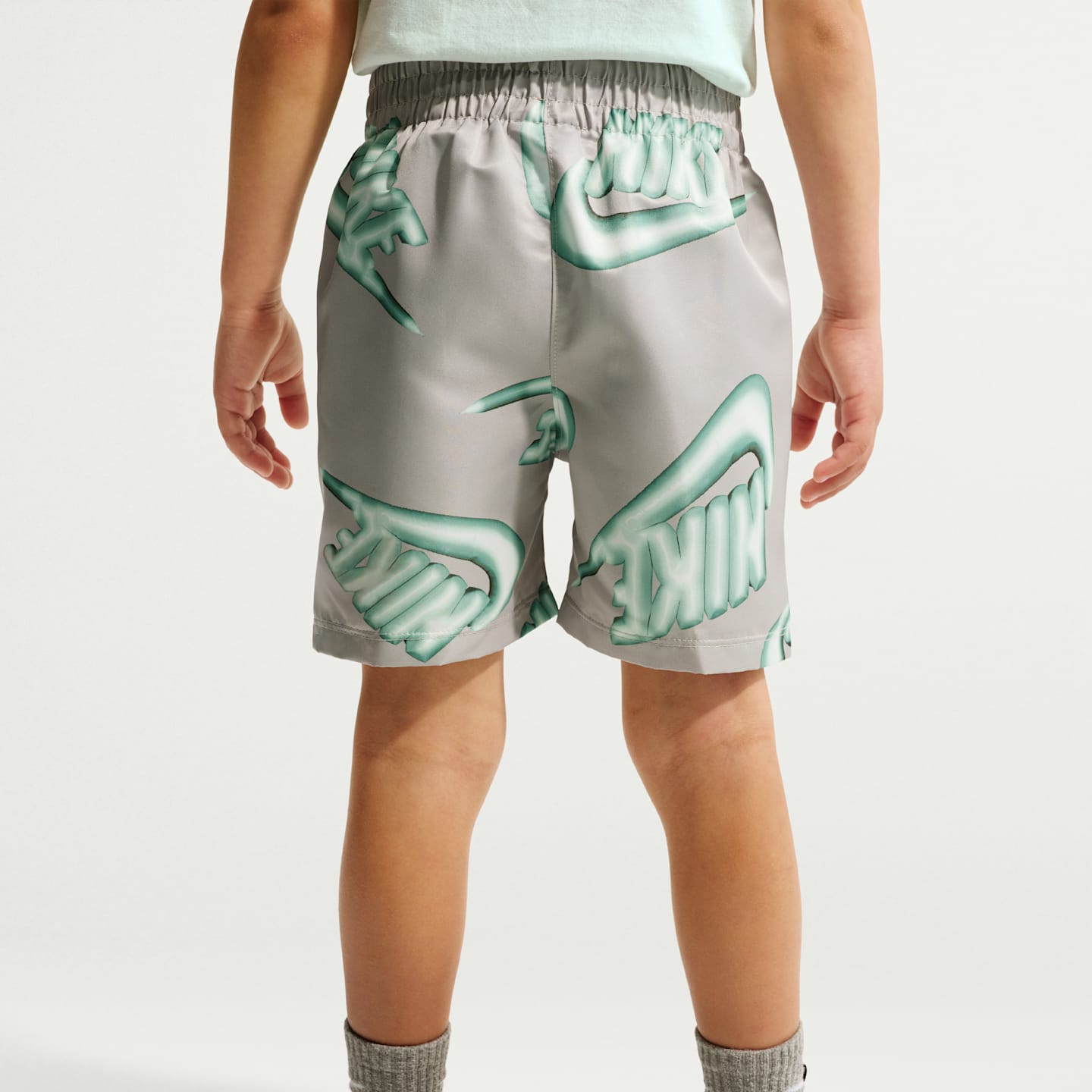 Детские брюки Nike Sportswear Club Toddler 2-Piece Floatie T-Shirt and Shorts Set — фото 5