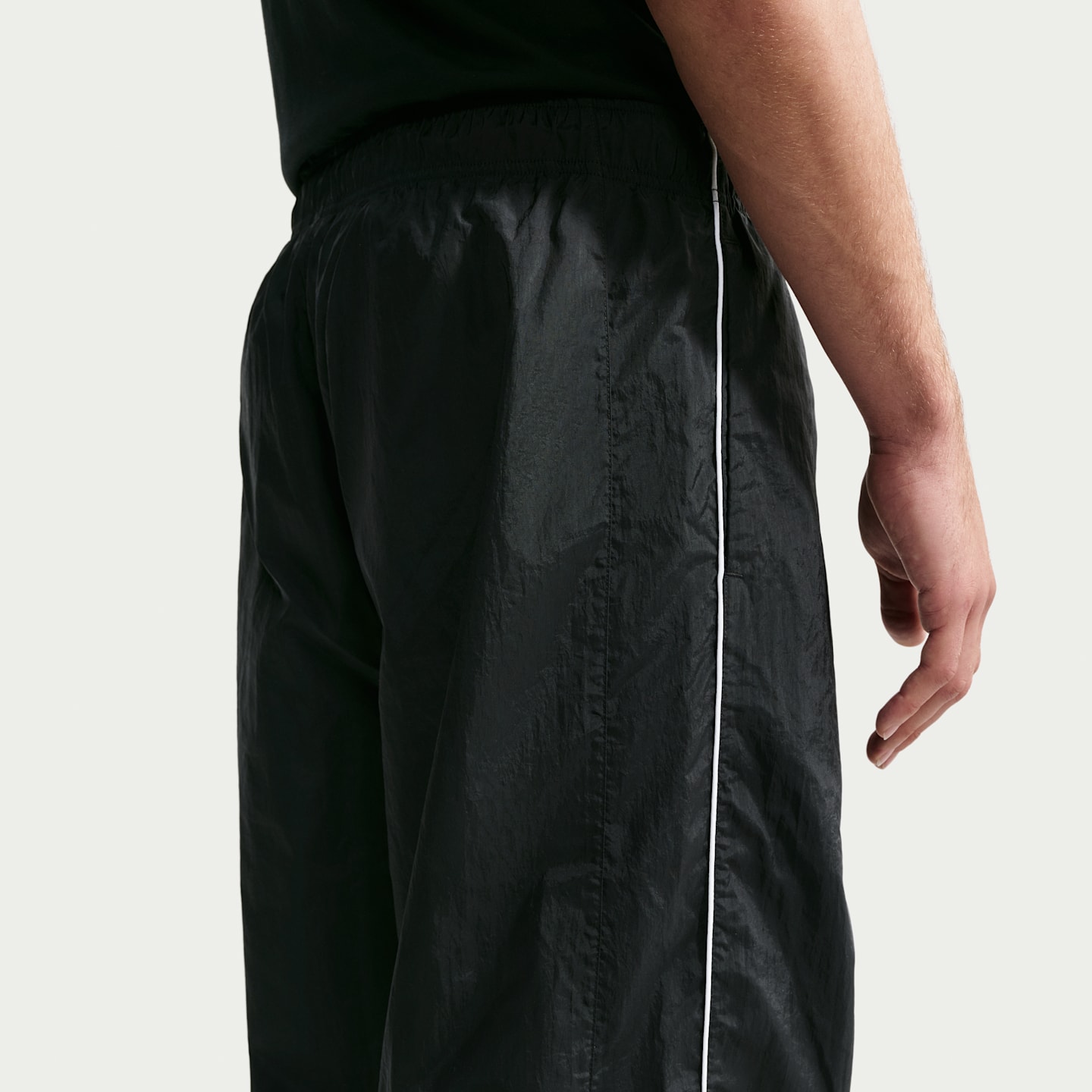 Мужские брюки Nike Air Men's Woven Track Pants — фото 3