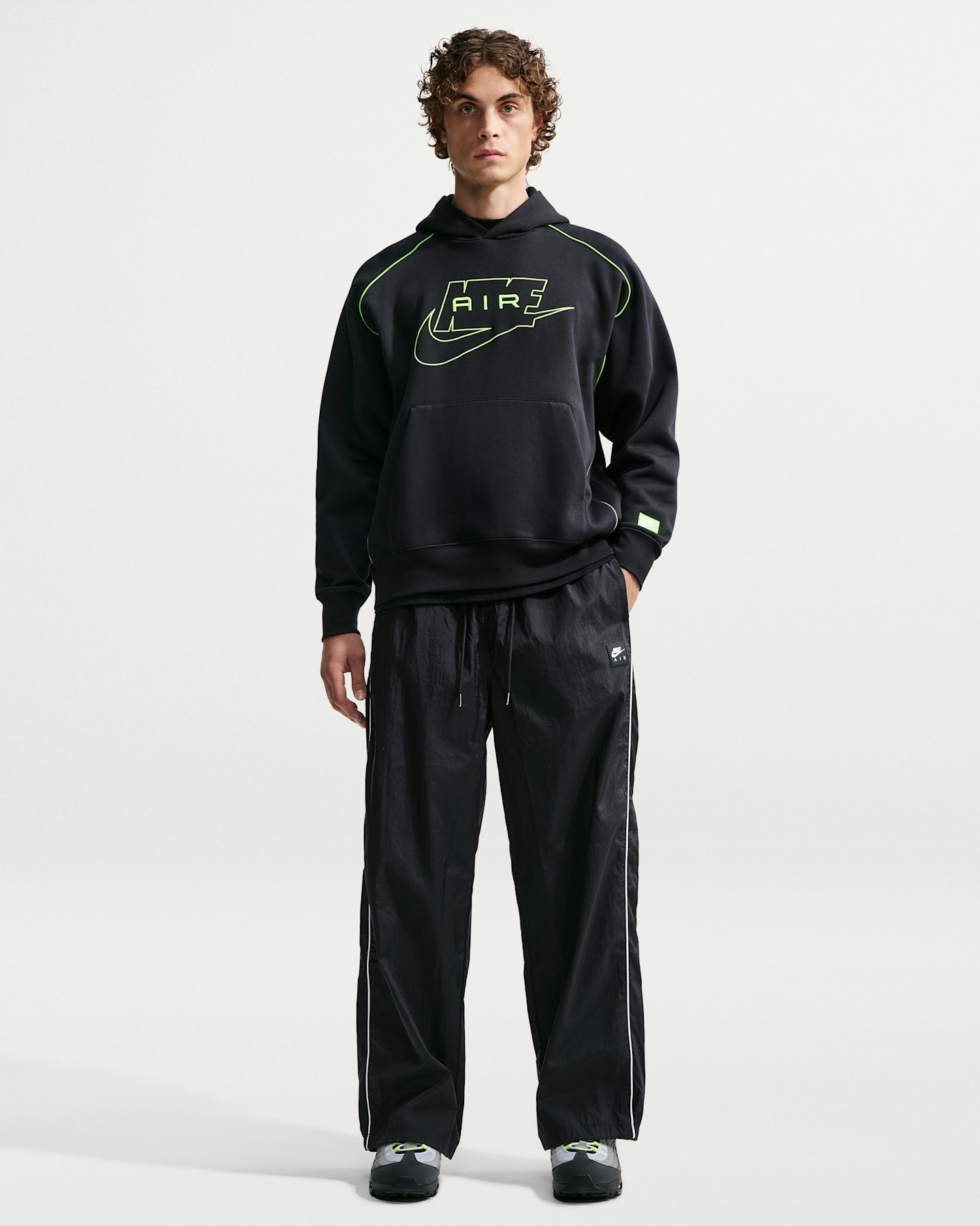 Мужские брюки Nike Air Men's Woven Track Pants — фото 12