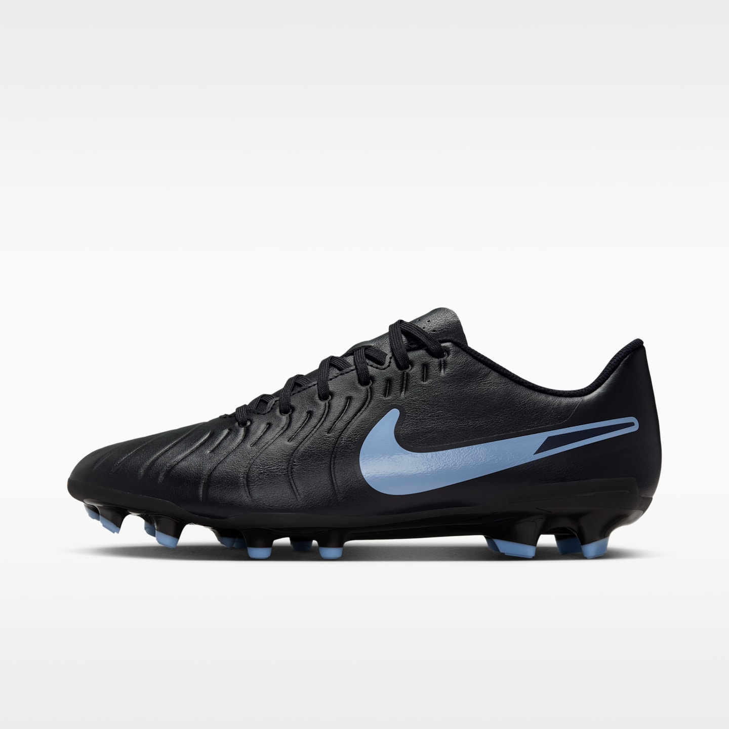 Nike Tiempo Legend 10 Club Multi-Ground Low-Top Soccer Cleats — фото 1