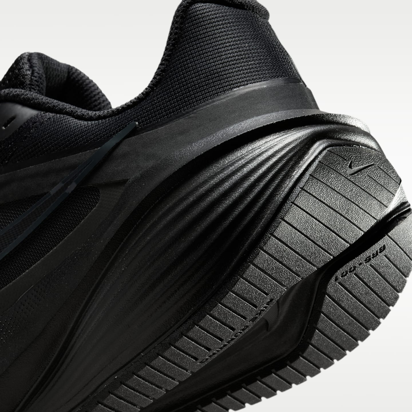 Мужские беговые кроссовки Nike Downshifter 14 — фото 8