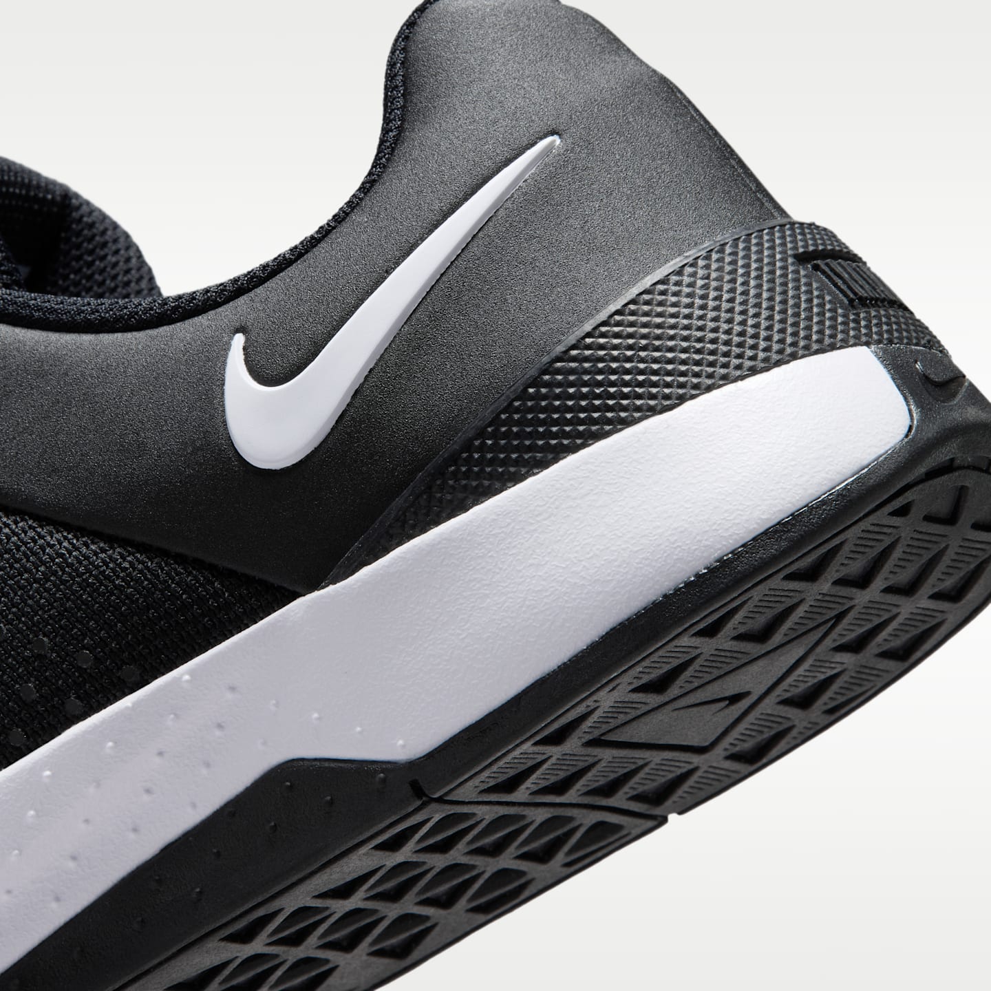 Женские кроссовки Nike MC Trainer 4 Women's Training Shoes — фото 8