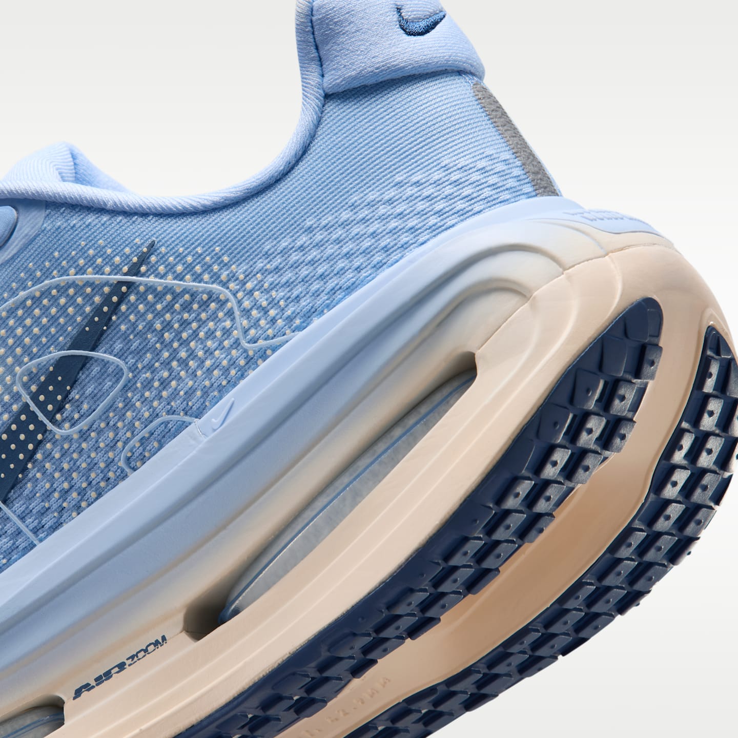 Женские кроссовки Nike Vomero Premium Women's Road Running Shoes — фото 8
