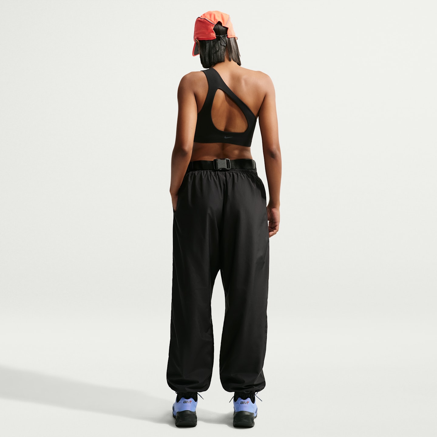 Женские брюки Nike Sportswear Women's Loose Mid-Rise UV Joggers — фото 5