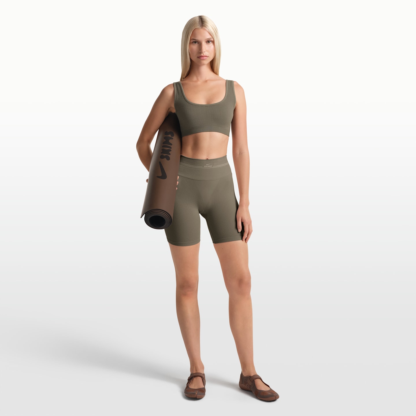 Женские шорты Nike NikeSKIMS Ribbed Seamless Women's 5" Shorts — фото 1