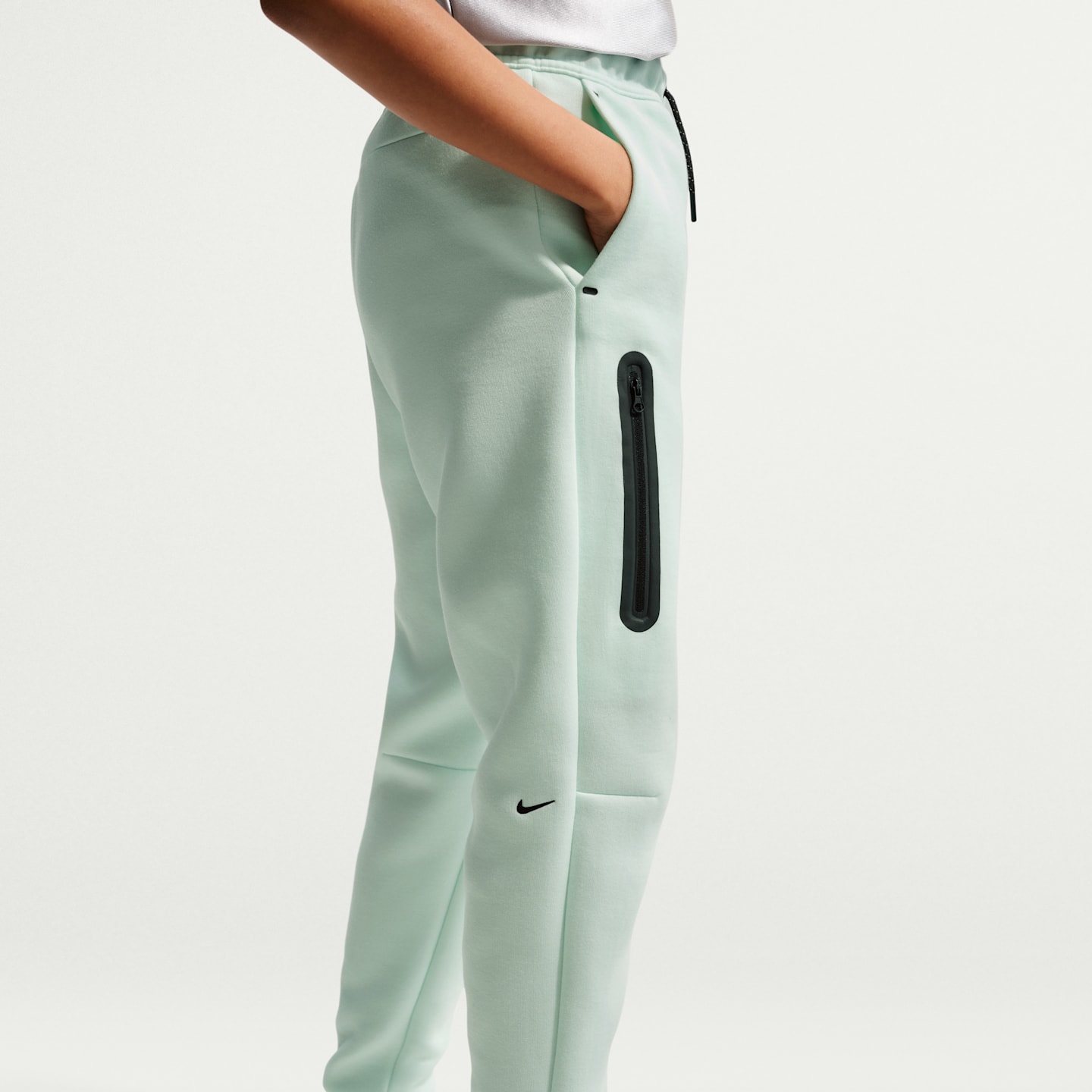 Детские брюки Nike Sportswear Tech Fleece Girls' Joggers (Extended Size) — фото 3