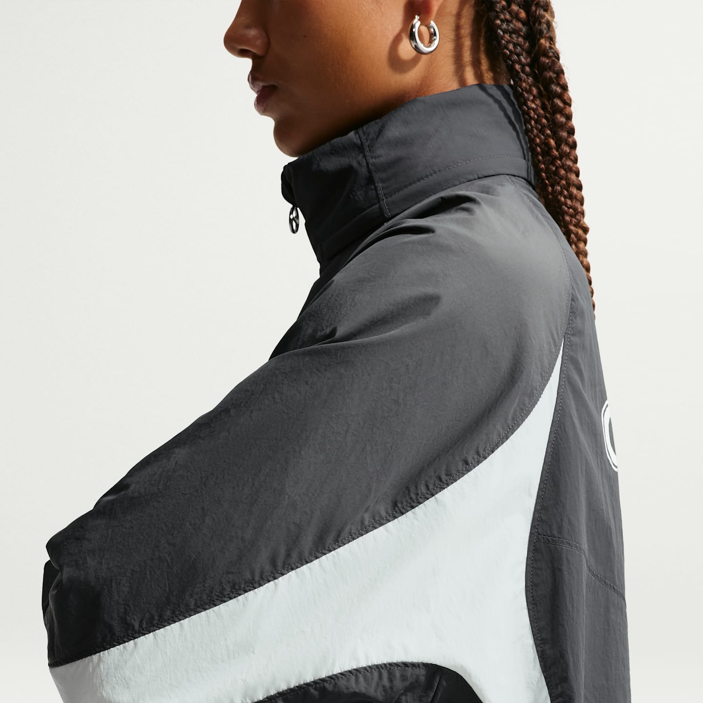 Женские куртки Nike Sportswear Women's Woven Jacket — фото 3