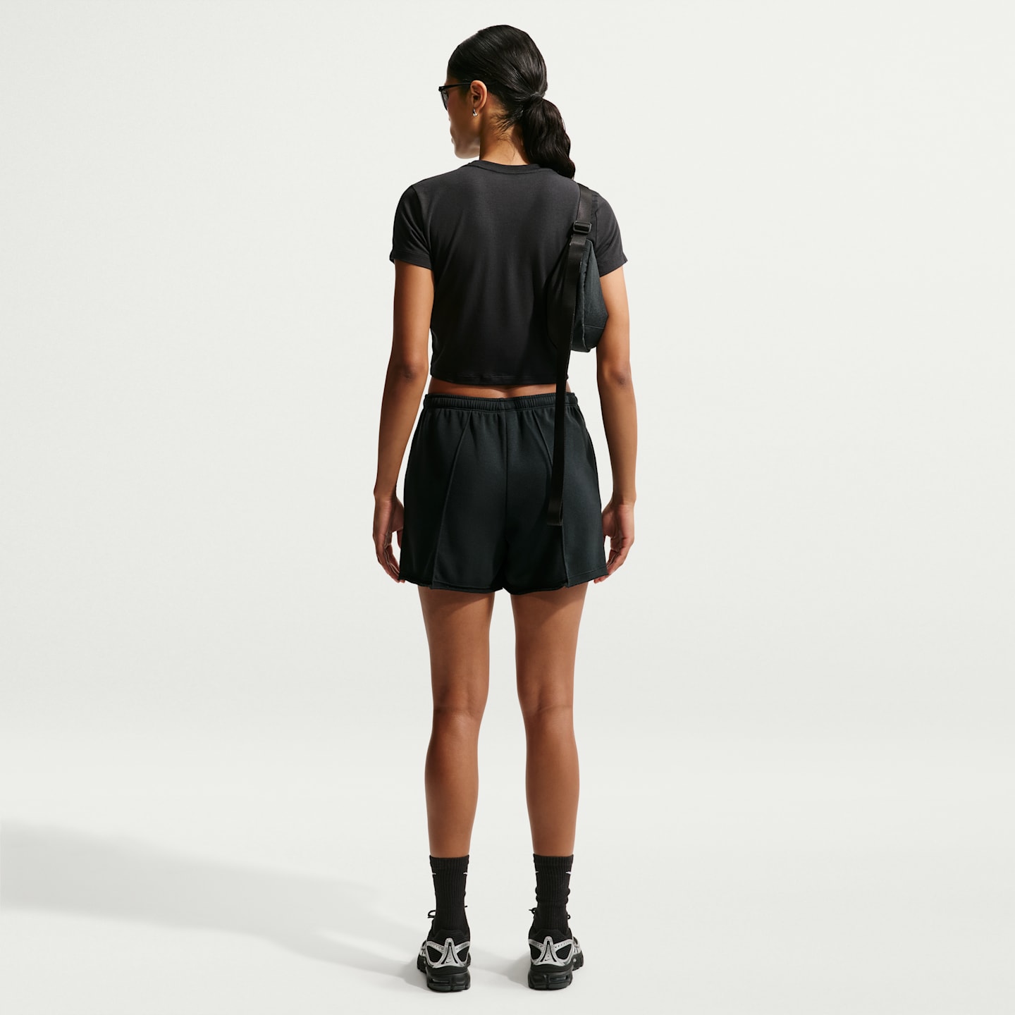 Женские футболки Nike Sportswear Chill Knit Women's Cropped T-Shirt — фото 5