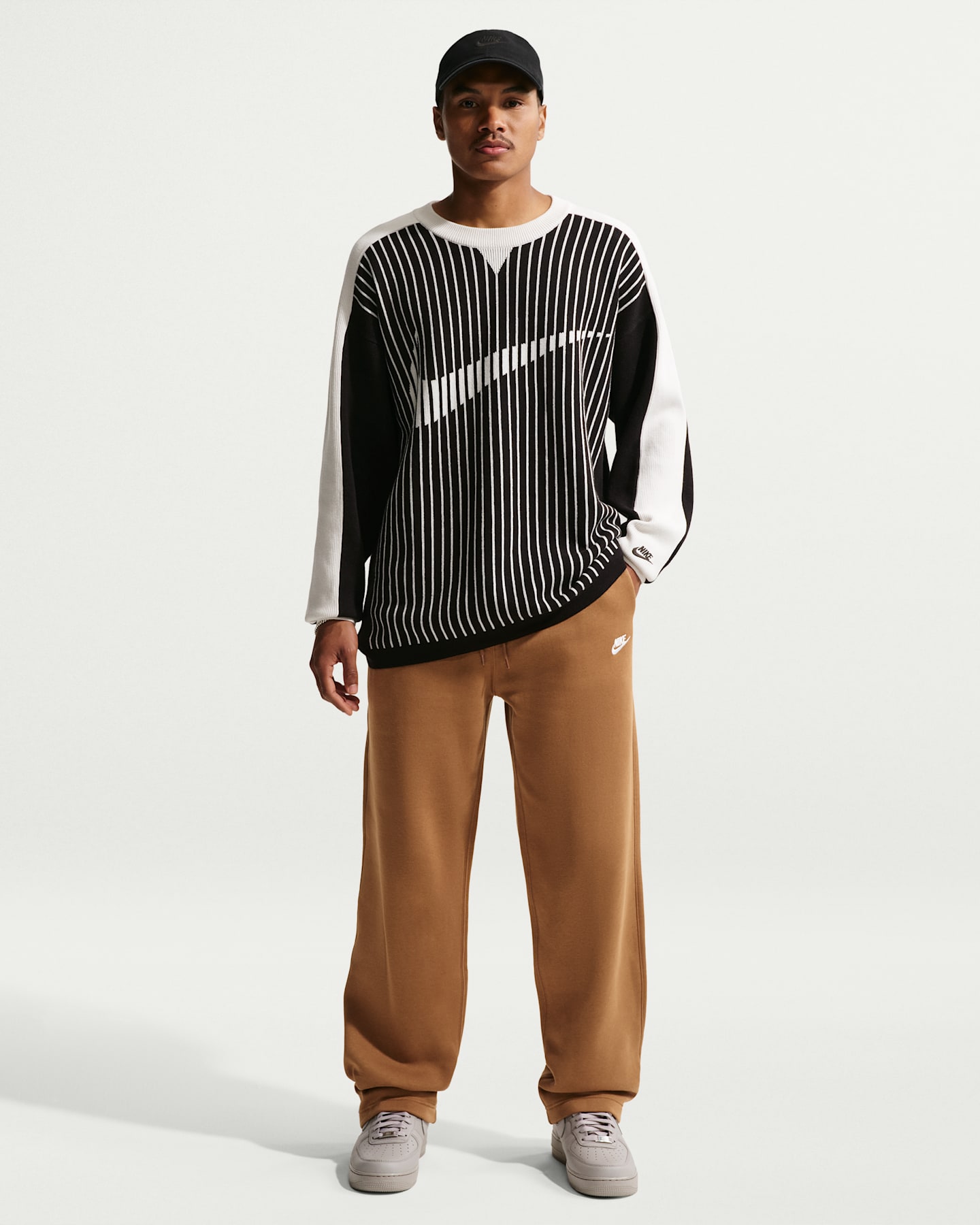 Мужские брюки Nike Club Men's Open-Hem Fleece Pants — фото 6