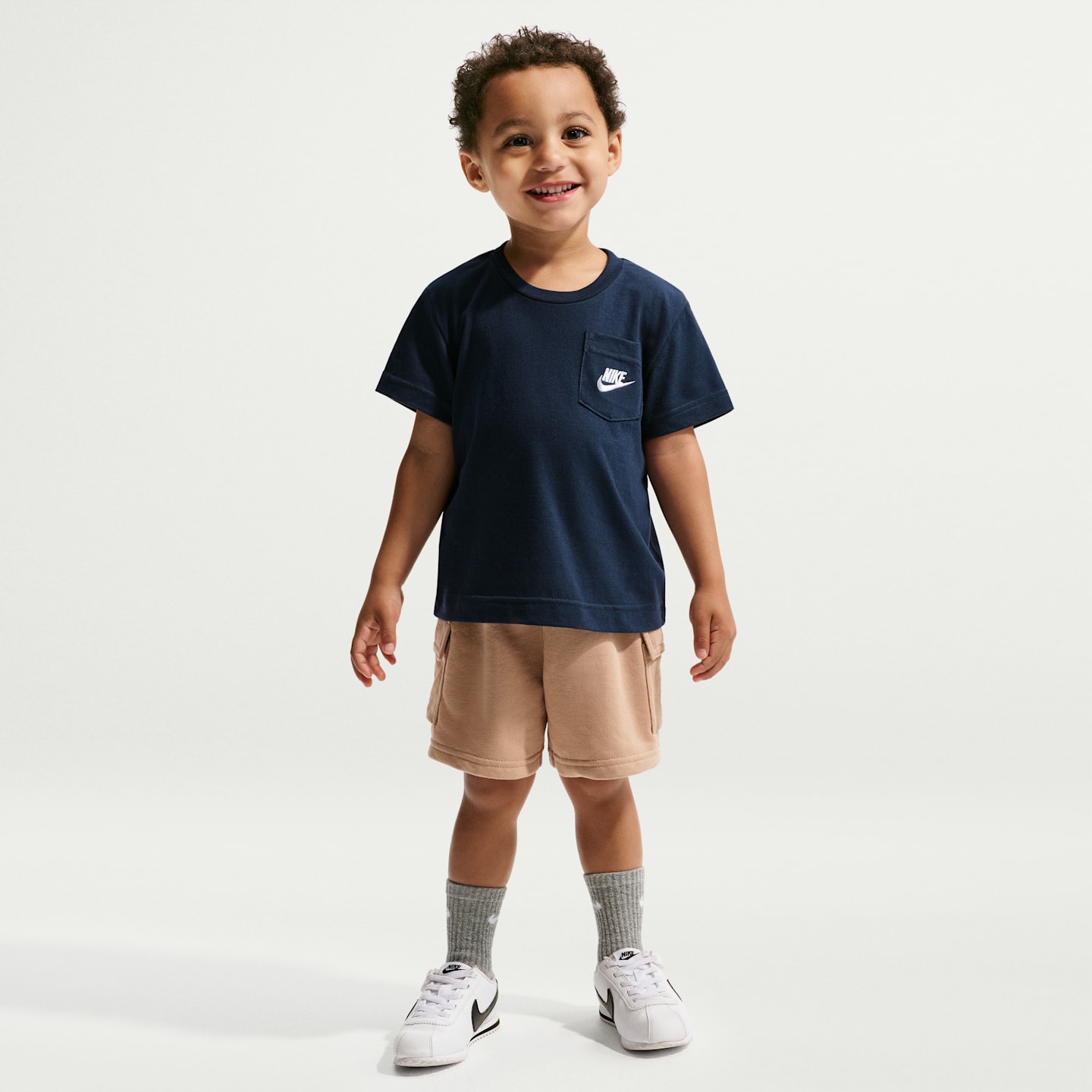 Детские брюки Nike Sportswear Toddler Pocket T-Shirt and French Terry Shorts Set — фото 1