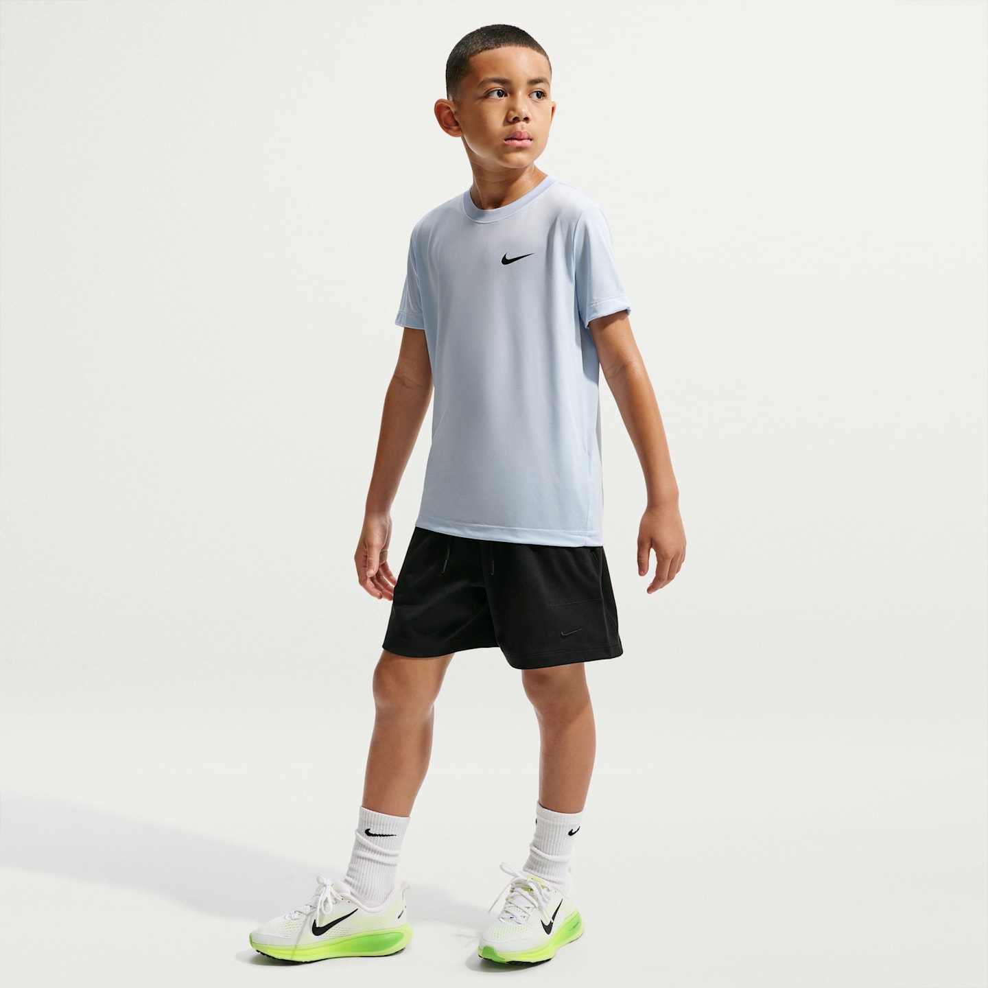 Детские шорты Nike Primary Nano Big Kids' (Boys') Dri-FIT 7" Shorts — фото 1