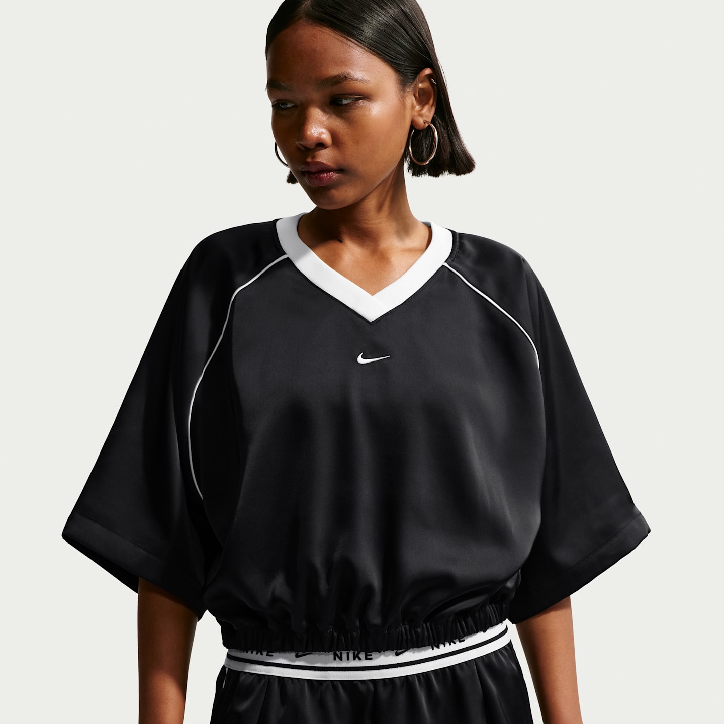 Женские кроссовки Nike Sportswear Women's Oversized Satin Top — фото 1