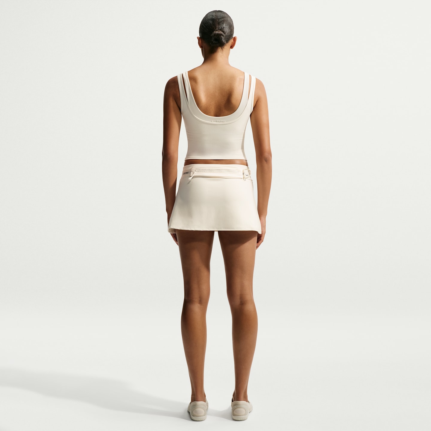 Женские топы Nike NikeSKIMS Matte Women's Double-Strap Scoop Tank Top — фото 5