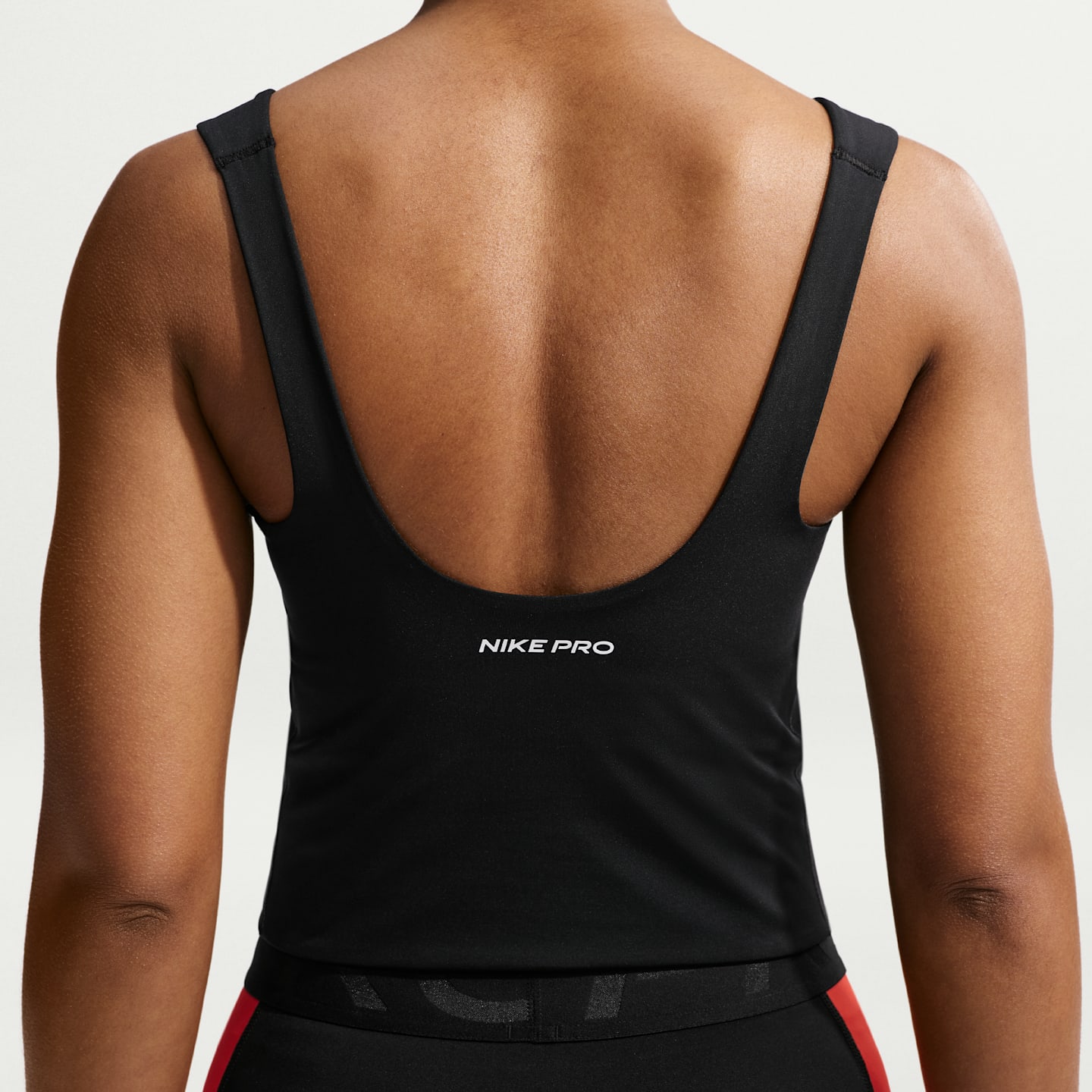 Спортивное бра Pro Sculpt, уплотнённая чашка, средняя поддержка — Nike — фото 2