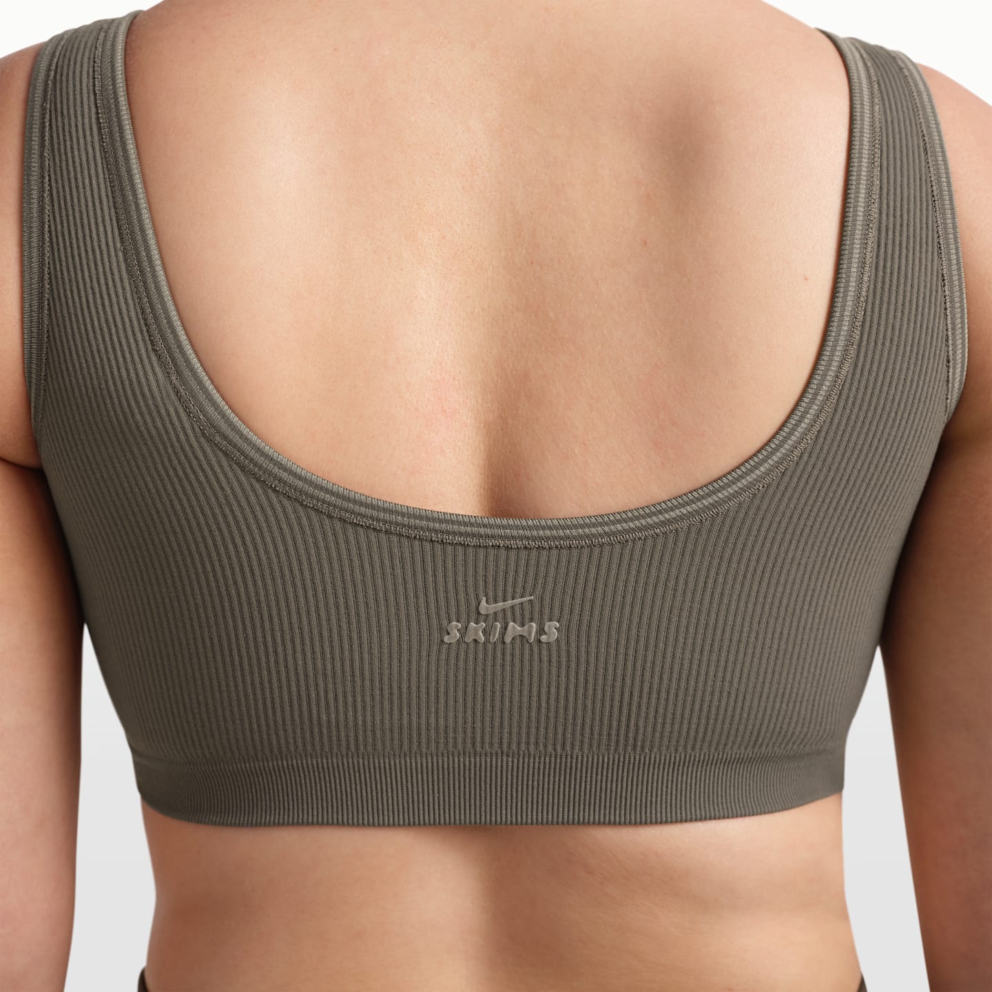 Женские спортивные бра Nike NikeSKIMS Ribbed Seamless Women's Scoop Bra — фото 6