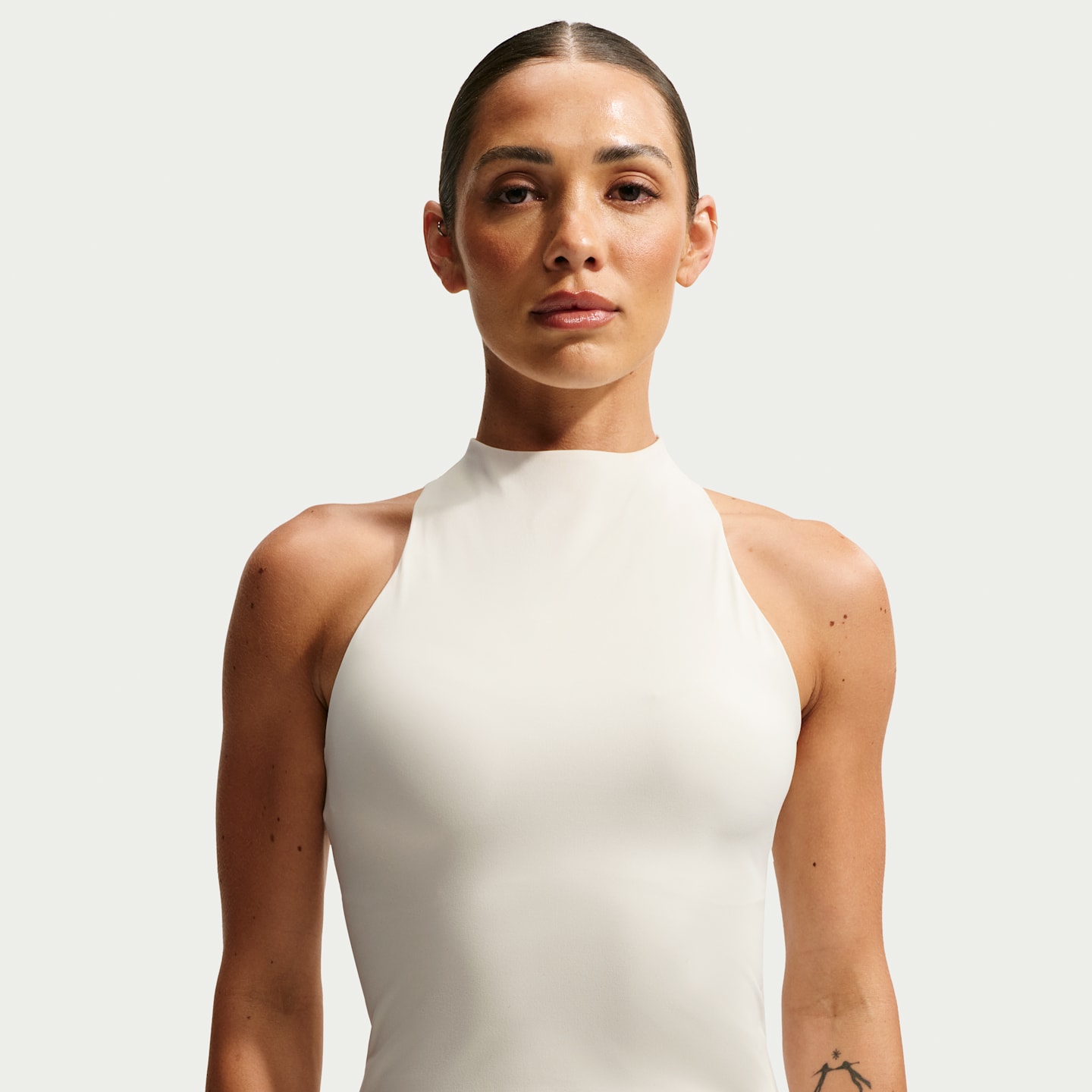 Женские топы Nike NikeSKIMS Matte Women's Mock-Neck Racerback Tank Top — фото 1