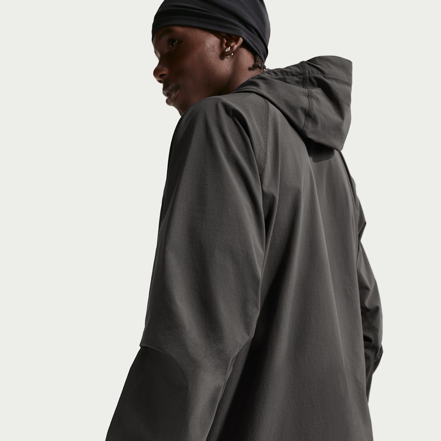 Мужские куртки Nike Tech Men's Dri-FIT Woven Full-Zip Windrunner Jacket — фото 2