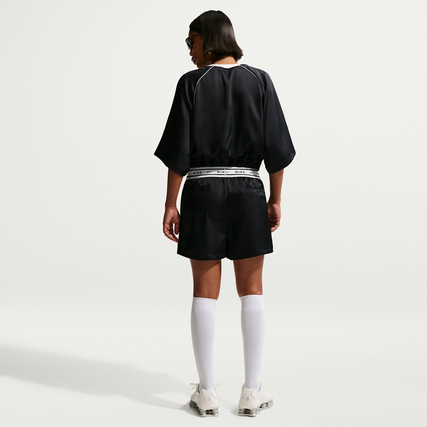 Женские кроссовки Nike Sportswear Women's Oversized Satin Top — фото 5