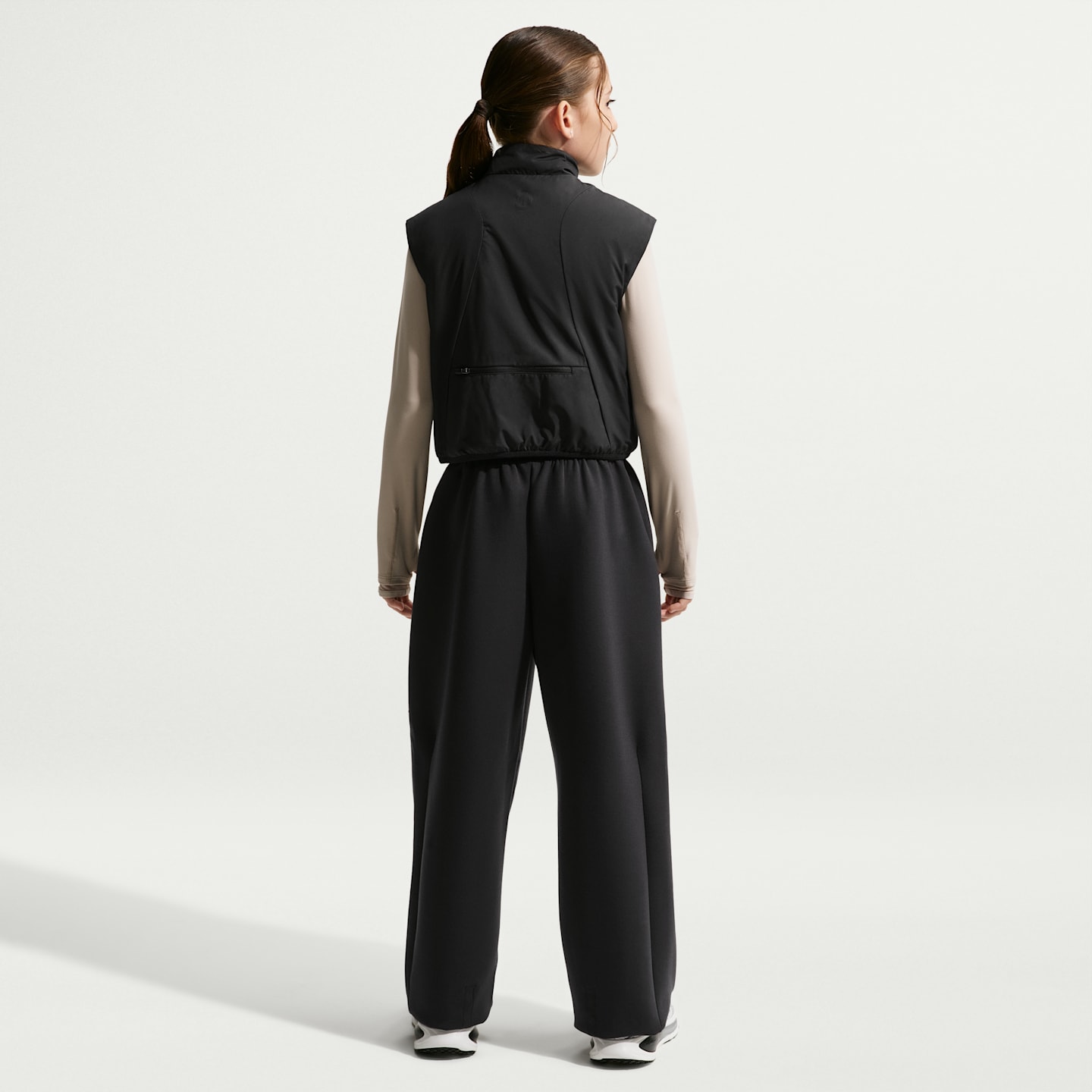Детские жилеты Nike Mavn Girls' STORM-FIT Vest — фото 5