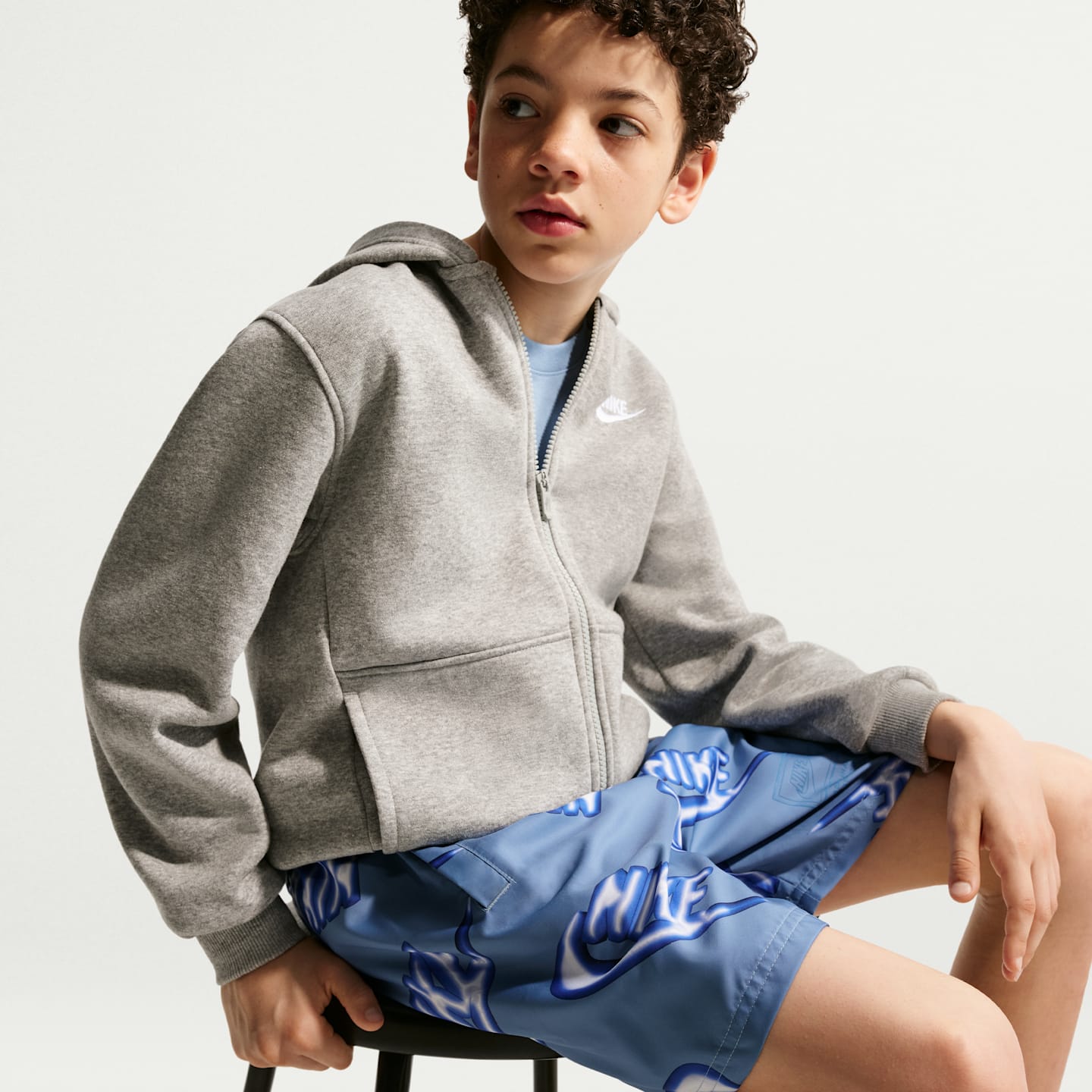 Детские шорты Nike Sportswear Club Woven Big Kids' 6" Shorts — фото 4
