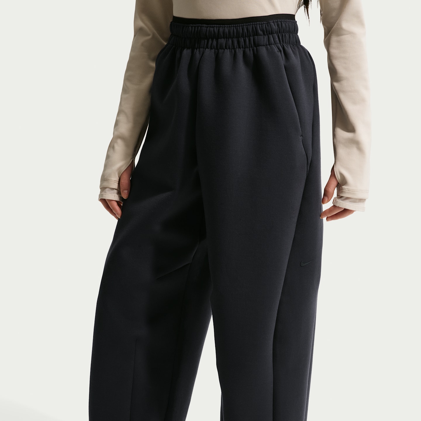 Детские брюки Nike Mavn Girls' Therma-FIT High-Waisted Knit Pants — фото 2
