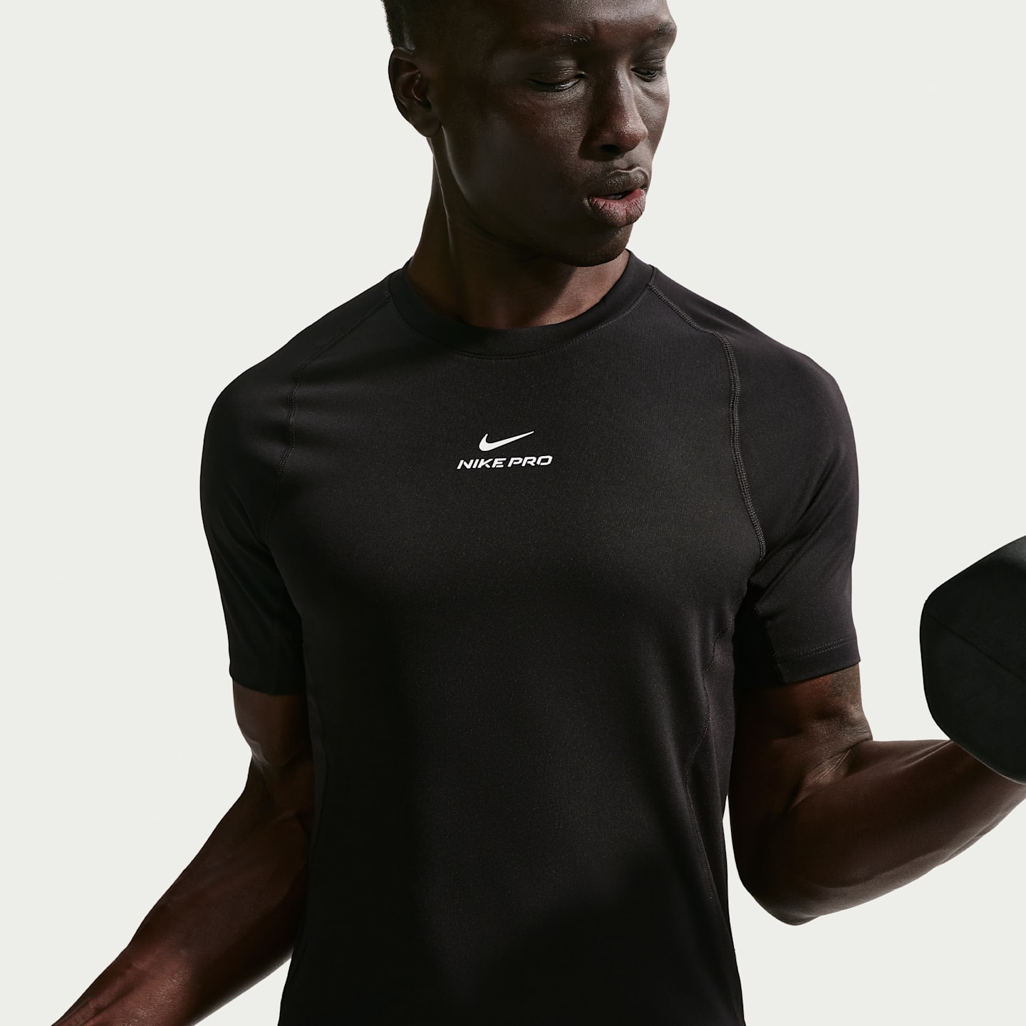Мужские топы Nike Pro Training Men's Dri-FIT Short-Sleeve Top — фото 3