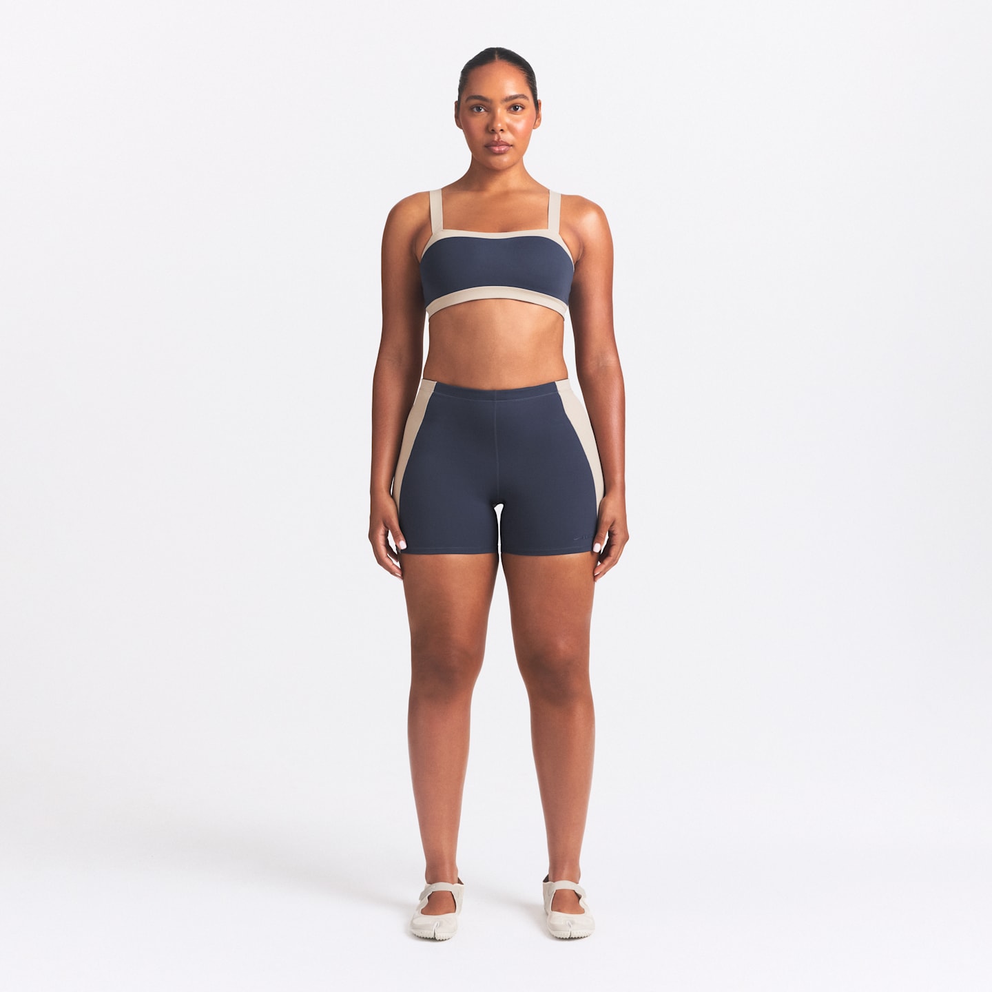 Женские шорты Nike NikeSKIMS Matte Shine Mix Women's 5" Shorts — фото 1