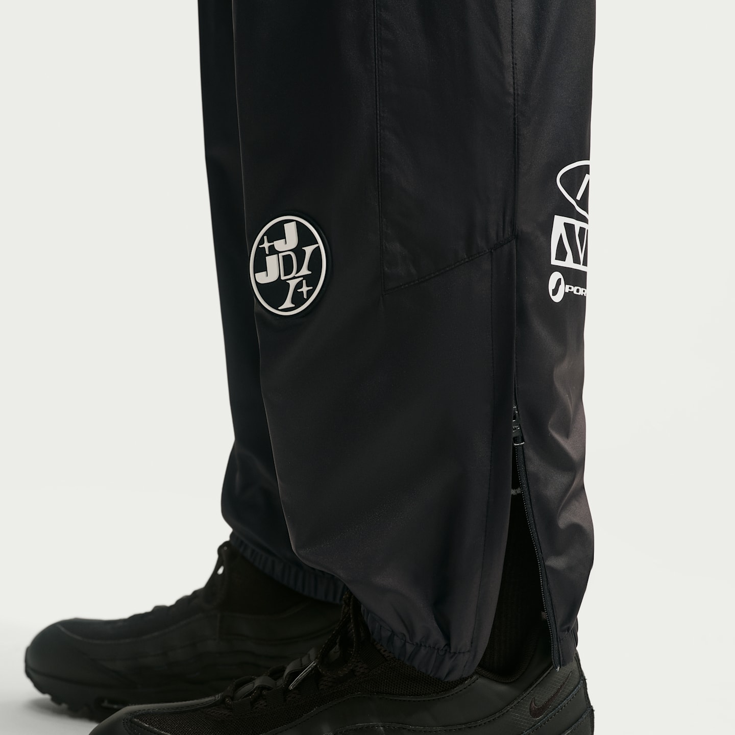 Мужские брюки Nike Windrunner Men's Storm-FIT Graphic Pants — фото 6