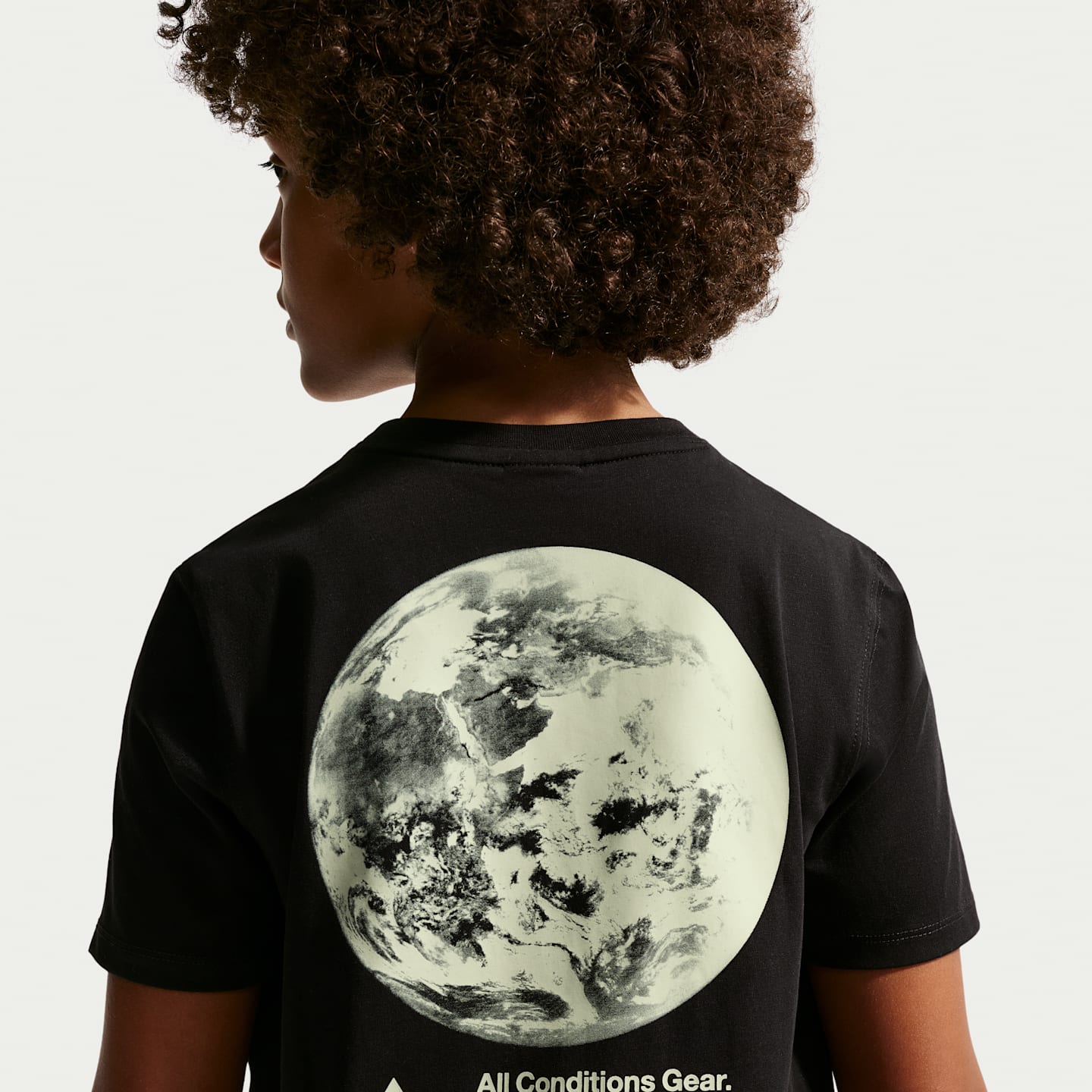 Детские футболки Nike ACG Big Kids' Dri-FIT Planet Earth T-Shirt — фото 3