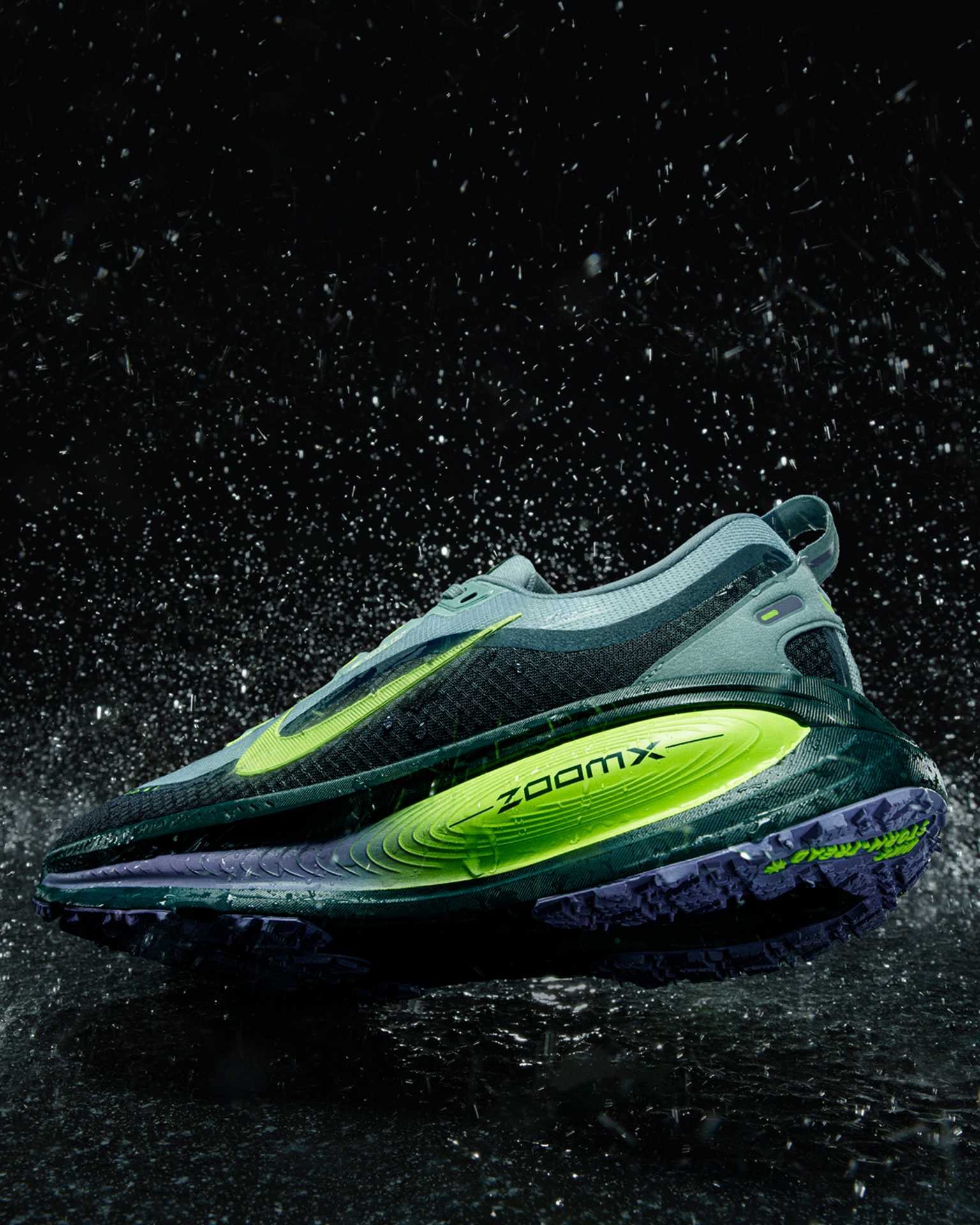 Nike Vomero 18 GORE-TEX Men's Waterproof Road Running Shoes with Reflective Accents