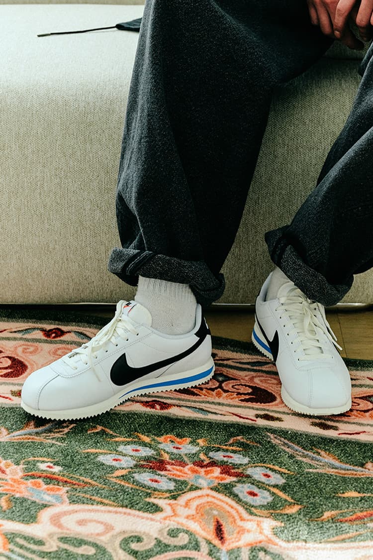 Nike cortez white hot sale and black on feet