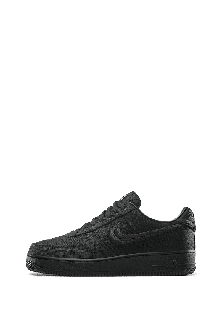 วันเปิดตัว Air Force 1 x Stüssy “Triple Black”. Nike SNKRS TH