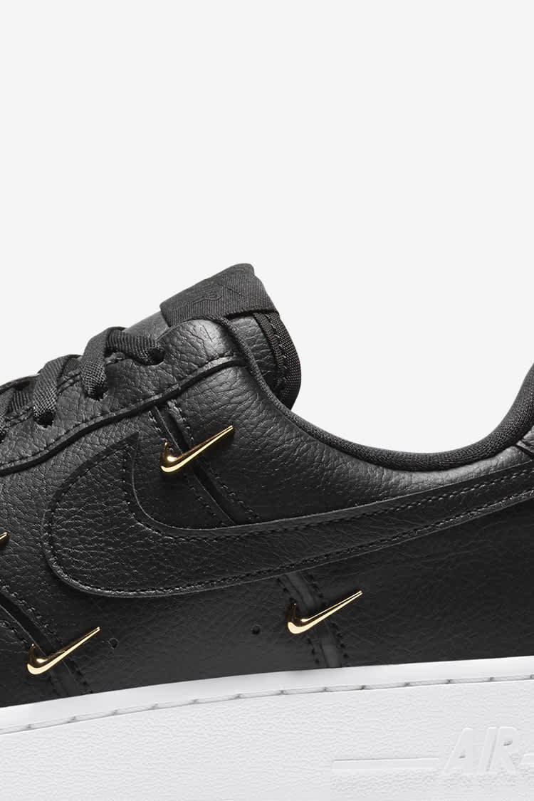 NIKE公式】レディース エア フォース 1 '07 LX 'Gold Luxe' (W AF 1 ...