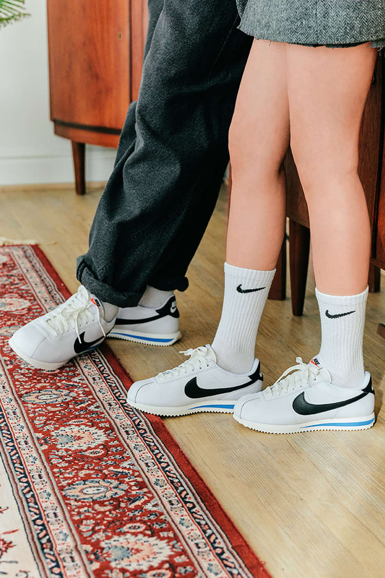 Nike cortez cheap with socks