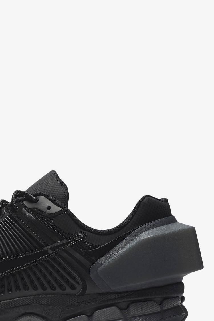 Nike Zoom Vomero 5 A Cold Wall 'Black & Reflective Silver 