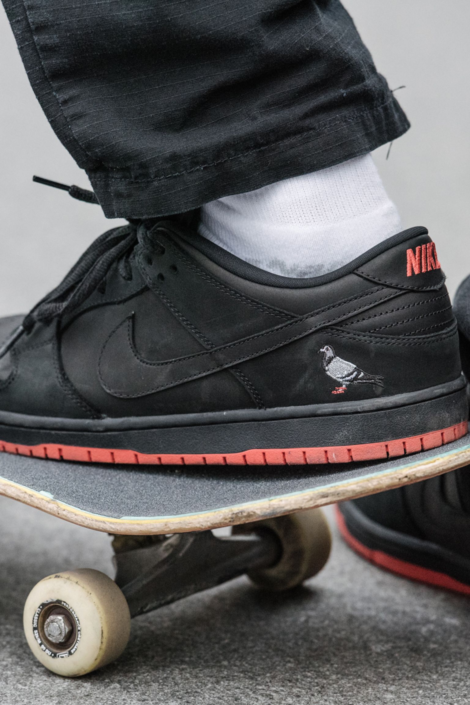 black pigeon nike