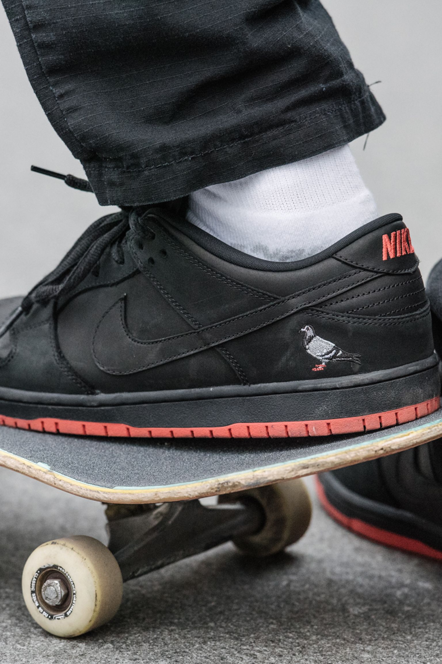 Suplemento Contribución Compasión Nike SB Dunk Low Pro 'Black Pigeon' Release Date. Nike SNKRS