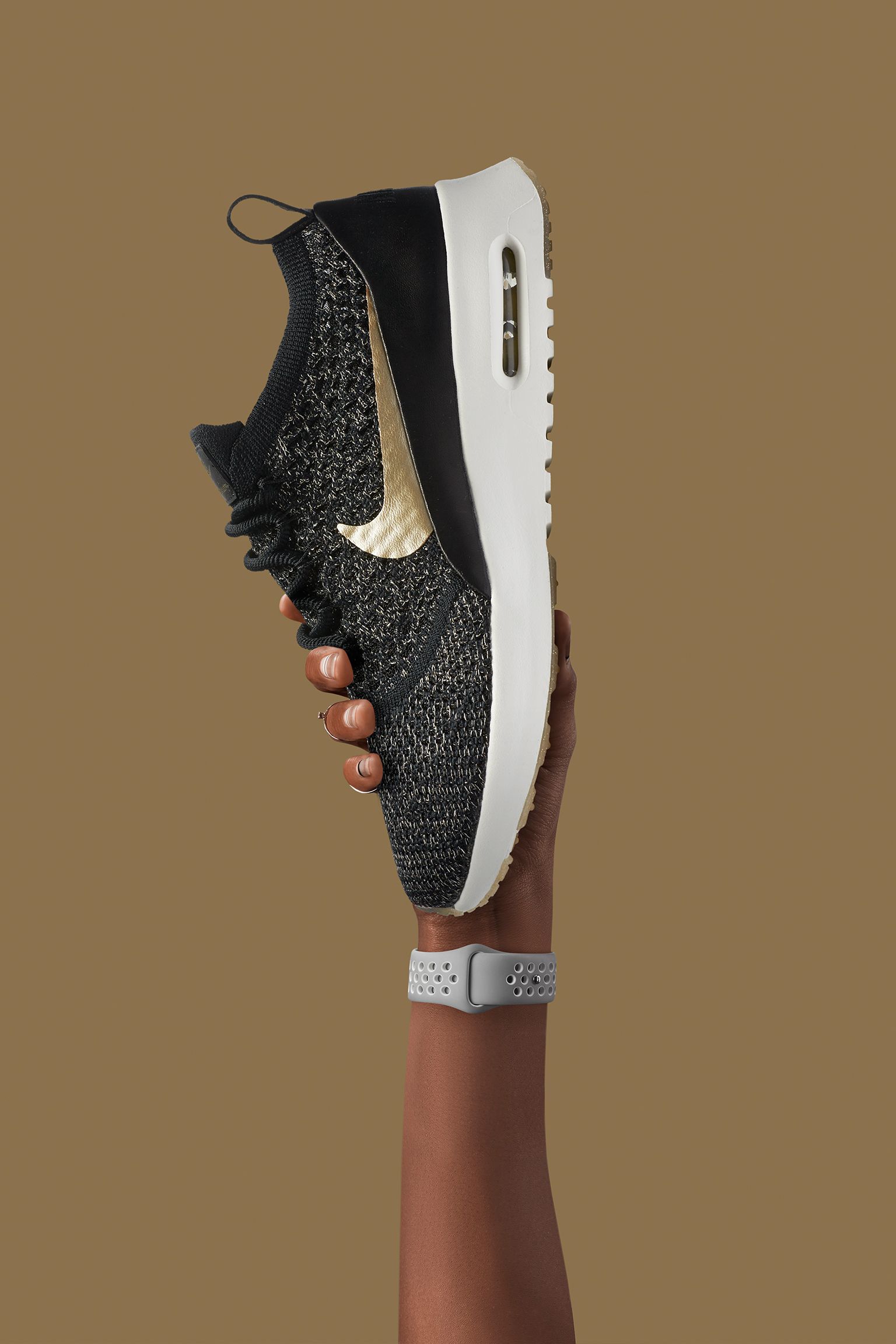 black and gold air max thea