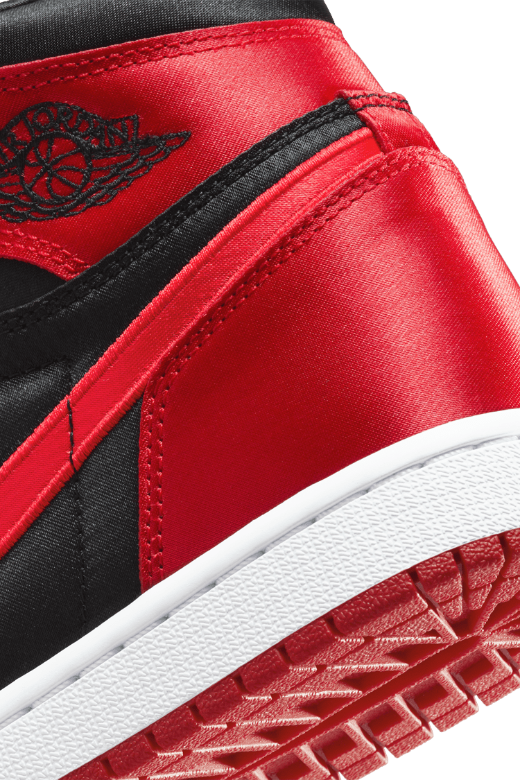 Nike Jordan1 Retro High OG Satin Bred