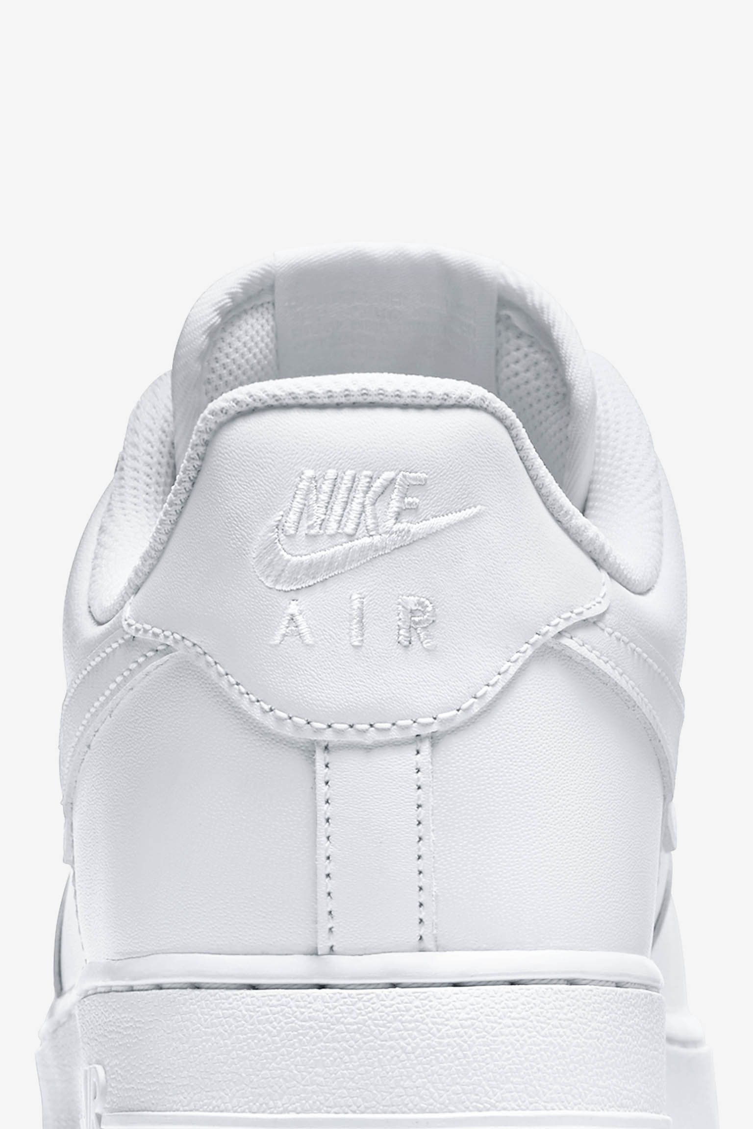 Nike Air Force 1 Low 'Triple White'. Nike SNKRS